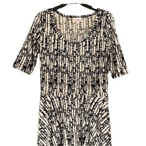 Lula Roe L Black and White Dress  3/4 sleeve